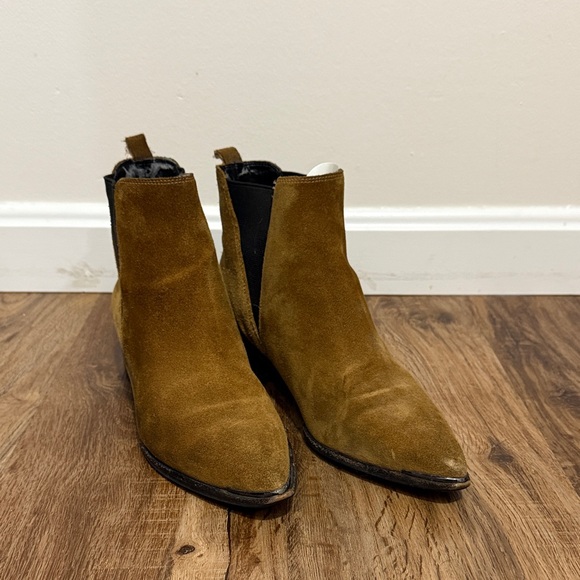 Marc Fisher Shoes - Y2K Marc Fisher Brown Suede Heeled Yale Boots Size 8 Dark Tan Saddle Brown